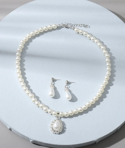 Pearls Drop Necklace Set